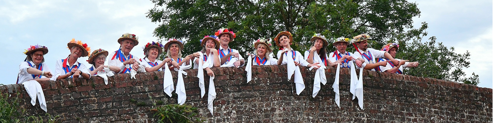 Thanks to Dave Shuttleworth for this image of Hereburgh Morris at The Admiral Nelson pub in Braunston